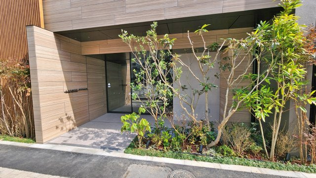 コスモグラシア新宿西早稲田のエントランス