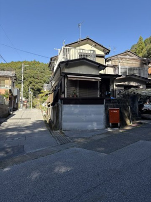 【前面道路含む現地写真】 | （商談中）中古一戸建　高知市西久万