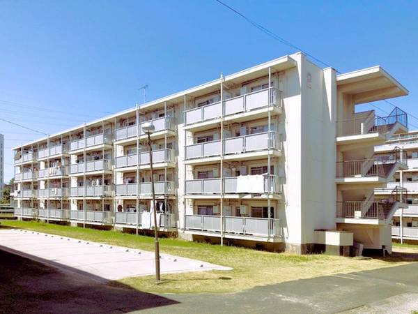 ビレッジハウス小中台2号棟の外観|外観は落ち着いています