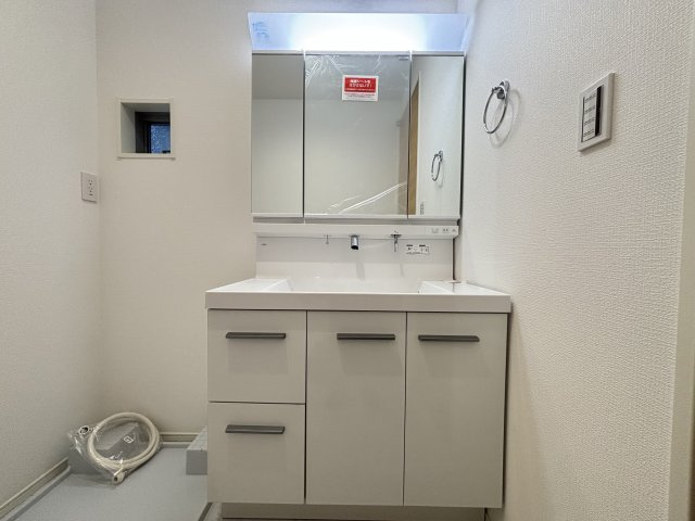 MELDIA千種区千種3312④｜名古屋市の戸建ならホームアップの独立洗面台|【売主施工例】就寝前や朝の身支度の際など、快適にお使いいただける洗面台