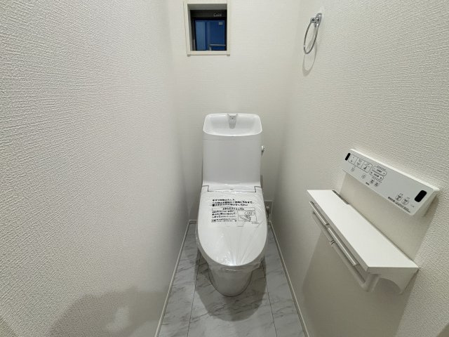 MELDIA千種区千種3312④｜名古屋市の戸建ならホームアップのトイレ|【売主施工例】2か所にトイレを完備。混み合う朝や来客時も安心の設計！