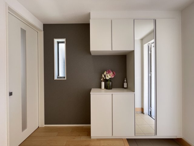 MELDIA千種区千種3312④｜名古屋市の戸建ならホームアップの玄関|【売主施工例】大容量のシューズボックスで、散らかりがちな玄関もスッキリ。