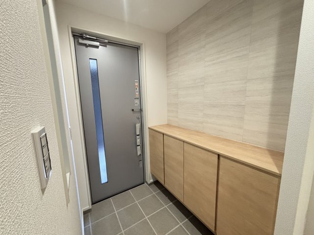 MELDIA千種区千種3312④｜名古屋市の戸建ならホームアップの玄関|【売主施工例】大容量のシューズボックスで、散らかりがちな玄関もスッキリ。