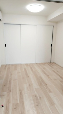 【洋室】 | コボリマンション夙川桜台 | 豊富な収納力のあるクローゼット