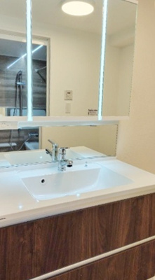 【独立洗面台】 | コボリマンション夙川桜台 | カウンター一体型洗面ボウルでお手入れも簡単です