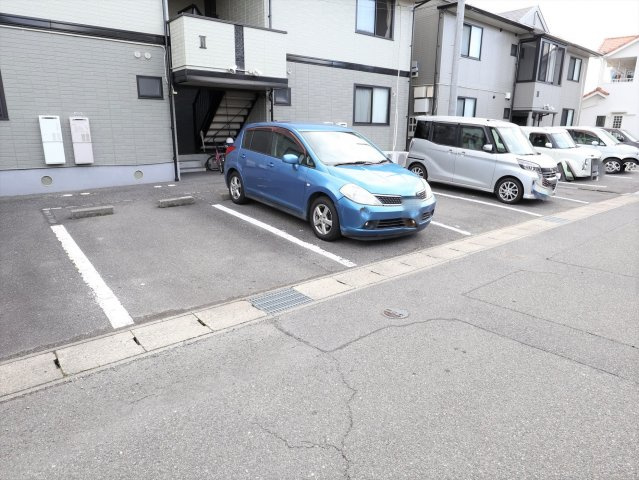 ジュネス　Ⅱの駐車場