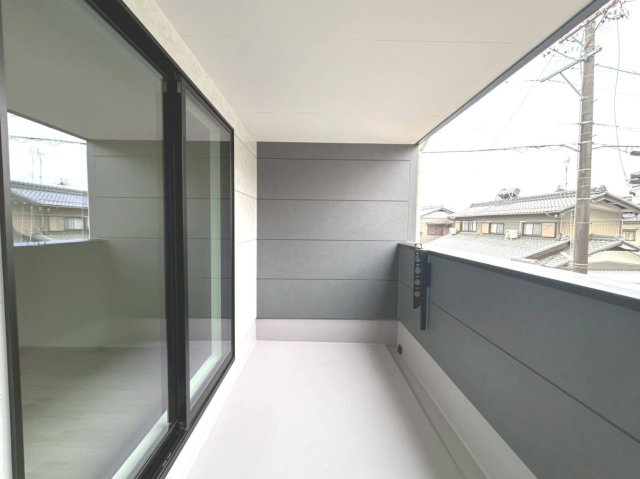 リナージュ　一宮市浅井町河端01期　全1区画分譲のバルコニー|バルコニーは南向きで洗濯物もよく乾きます！強度と表面積硬度を持つFPRで防水しています。