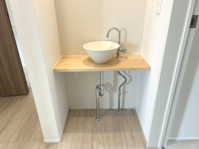 リナージュ　一宮市浅井町河端01期　全1区画分譲のその他|2階廊下にお洒落な洗面化粧台が付いてます。