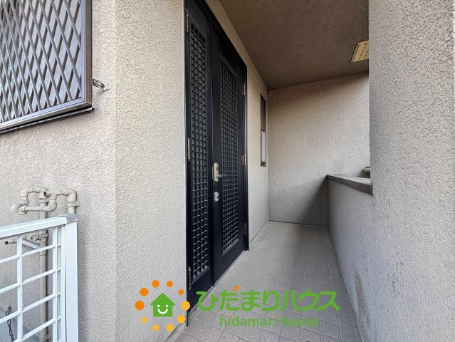 加須市旗井　中古一戸建ての玄関