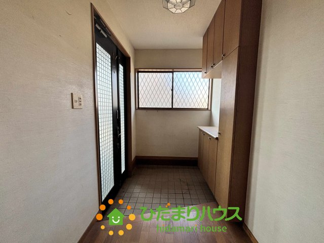 加須市旗井　中古一戸建ての玄関