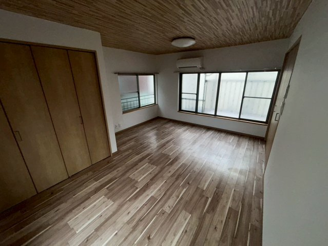北町4丁目貸家の洋室