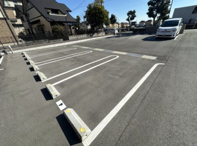 サニーコートの駐車場