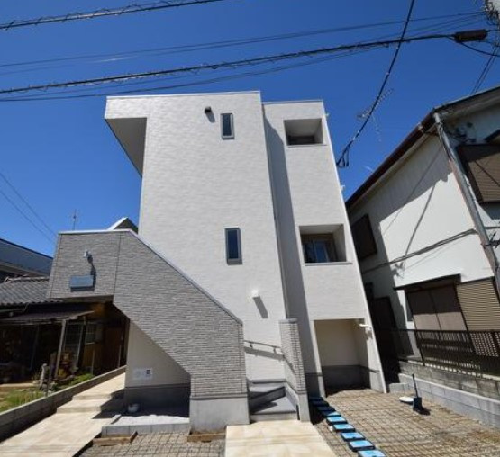 ＣＢ川越カローレのエントランス