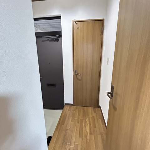 ハイツアリスの玄関