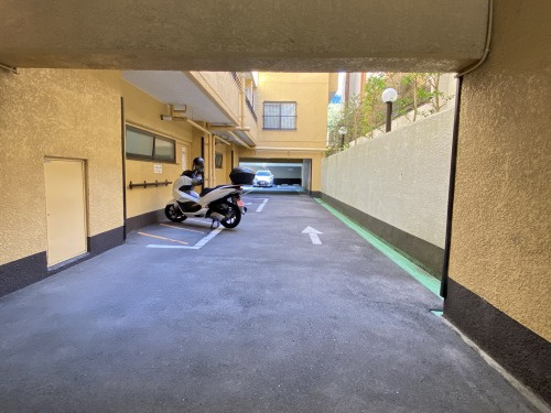 インペリアル東岡崎の駐車場