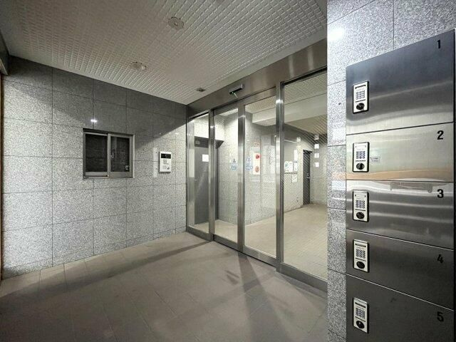 スカイコート日本橋のエントランス