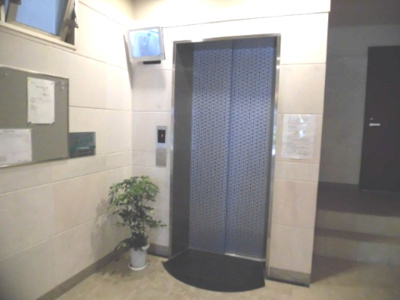 【その他共用部分】 | クラウンハイム瑞光フラワーコート | 防犯モニター付きのエレベーターです