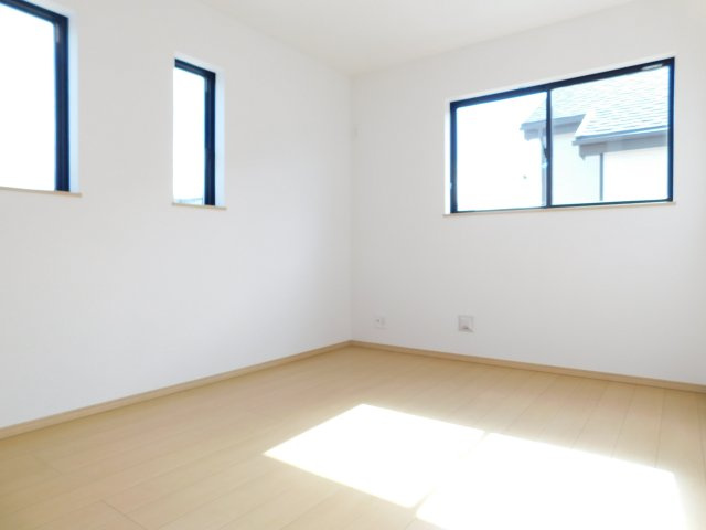 西春日井郡豊山町大字青山字居屋敷の新築一戸建の洋室|◇２階洋室◇　　南面で明るい洋室６．０帖　全居室収納完備♪