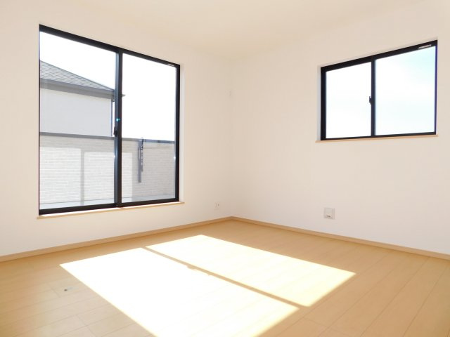 西春日井郡豊山町大字青山字居屋敷の新築一戸建のその他|◇２階洋室◇　　南面で明るい洋室７．０帖　全居室収納完備♪　バルコニー利用可！