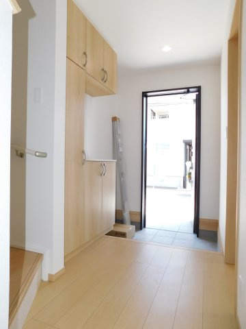 西春日井郡豊山町大字青山字居屋敷の新築一戸建の玄関|◇玄関◇　　家族の履物がしっかり収納できるシューズ収納！