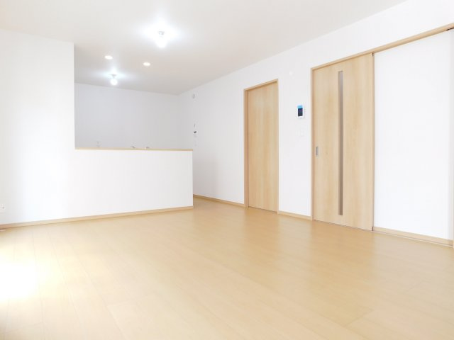 西春日井郡豊山町大字青山字居屋敷の新築一戸建の居間・リビング|◇リビング◇　　南面で広くて明るいリビング１６ ．０帖　インテリアの映えるワイドリビング♪