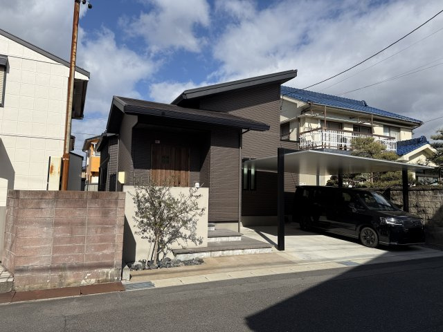 常滑市新開町　中古戸建の前面道路含む現地写真