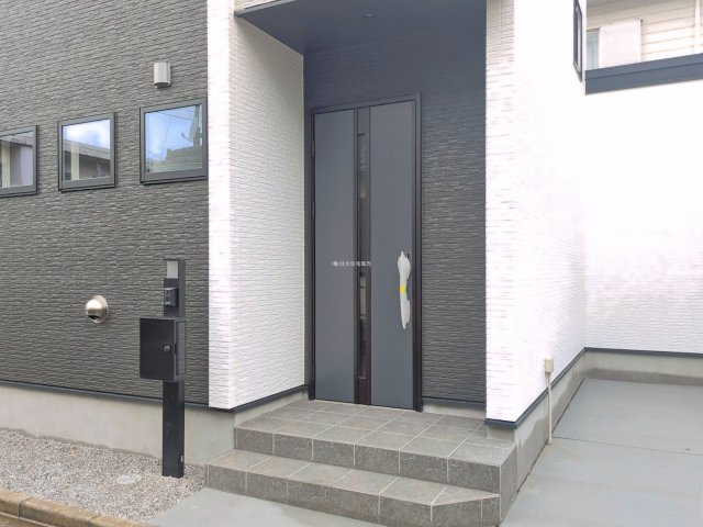 ふじみ野市福岡中央２丁目の新築一戸建の玄関