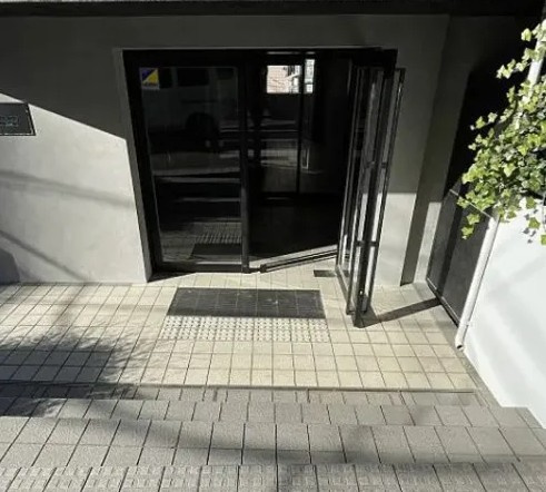 レジディア本郷菊坂プレイスのエントランス