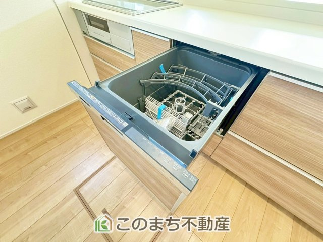 ブルーミングガーデン宇都宮市鶴田町5期の設備|あったらいいなの代表的な設備である食洗機。ビルトイン型で、おさまりもよく、使い勝手も良好です。料理をするのは好きだけど、後片付けは苦手な方に重宝します。洗う手間がないので、時間を有効に使えますね。
