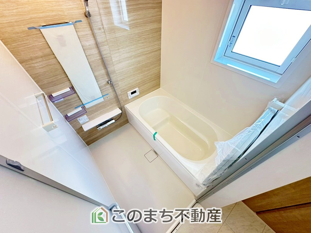ブルーミングガーデン宇都宮市鶴田町5期の浴室|"ゆったり１坪バスには換気・乾燥・暖房機能付き！！
大人も足を伸ばせるゆったり浴槽！！
ご家族皆さんで入っても、一人でゆっくり入っても一日の疲れを癒してくれるお風呂です！！"
