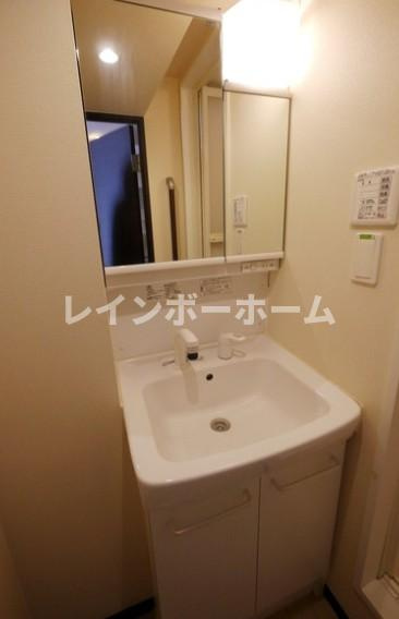 レオネクストグラシューズの独立洗面台