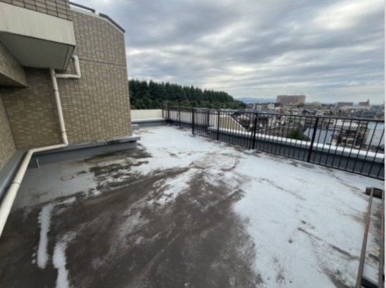 コスモ狭山富士見のバルコニー|広々としたルーフバルコニーです