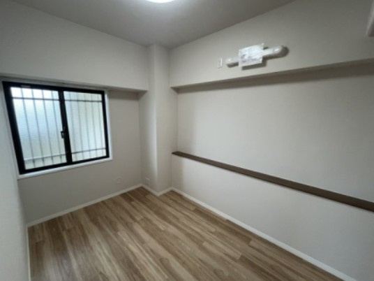 コスモ狭山富士見の洋室|窓がある洋室です