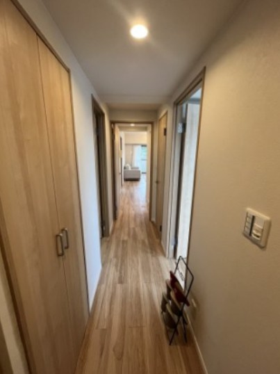 コスモ狭山富士見のその他|床も綺麗な廊下です