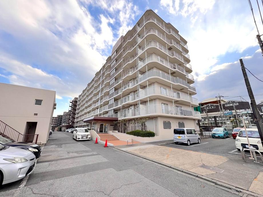 日商岩井草加マンションの外観|落ち着いた雰囲気の外観です