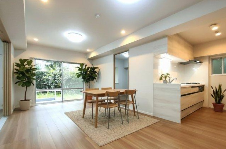 モアステージ吉川ライネスハイムＢ棟の居間・リビング|ゆったり過ごせるリビングです