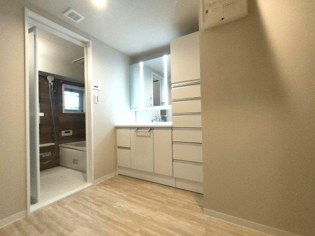 モアステージ吉川ライネスハイムＢ棟の独立洗面台|独立洗面台、朝の身支度には欠かせません