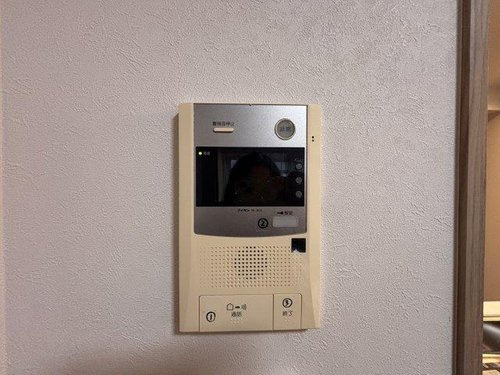 ナイスアーバン志木の防犯設備|モニター付きインターホンです
