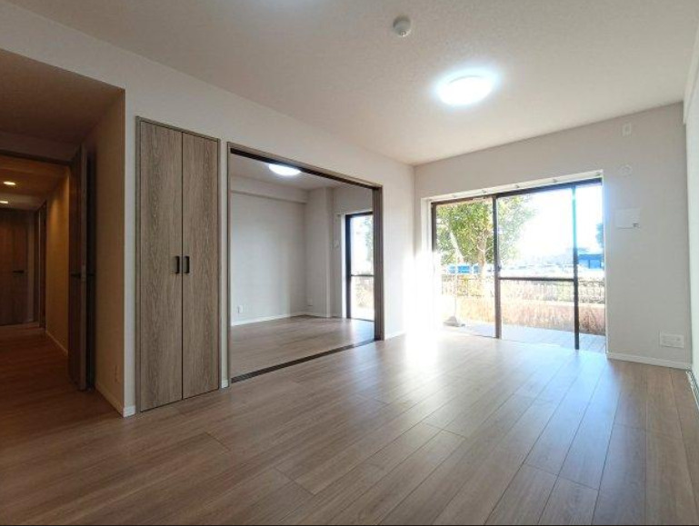 ウッドパーク吉川きよみ野Ｃ棟の居間・リビング|ゆったりとした居間です