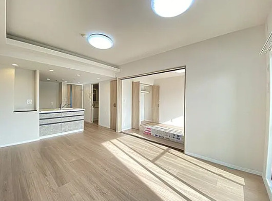 コスモ浦和埼大通り弐番館の居間・リビング|ゆったり過ごせるリビングです