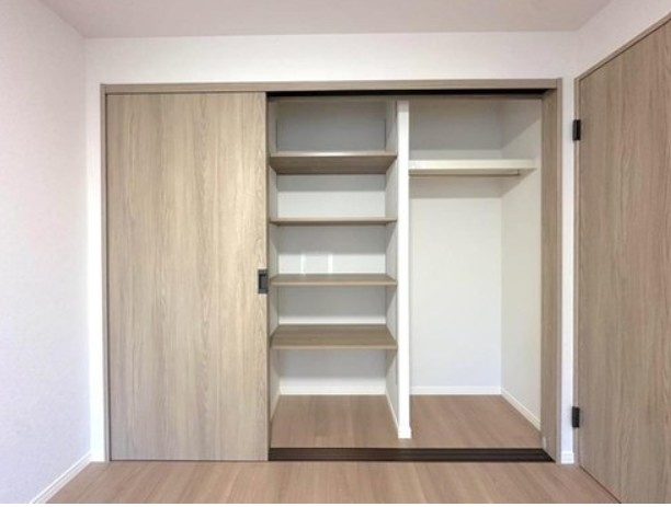 志木ニュータウン南の森弐番街８号棟の収納|便利な収納スペースです