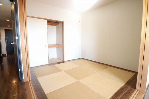 ライオンズ守谷駅前プレミアムの和室|和室があれば、来客や子供用のスペースとして活躍します