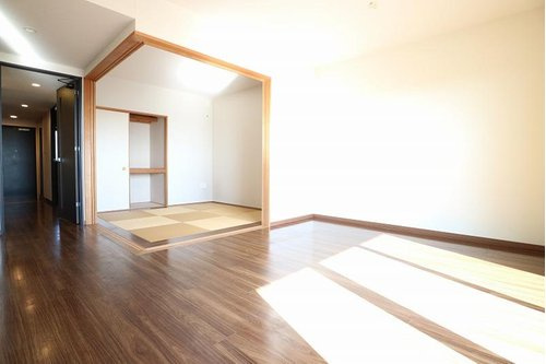 ライオンズ守谷駅前プレミアムの居間・リビング|ゆったり過ごせるリビングです