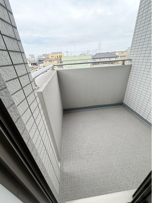 グーディッシュ川越アルバートルのバルコニー|お洗濯にも便利なバルコニー付き