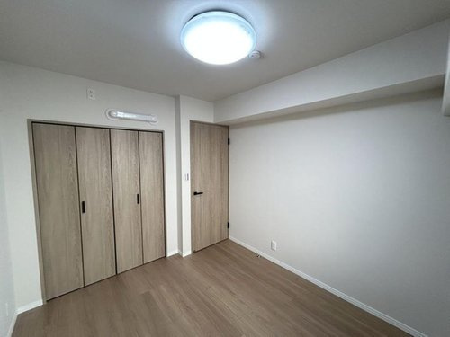 みよしみずほ台サンライトマンションＤ棟の洋室|個人の部屋や寝室として使える洋室です