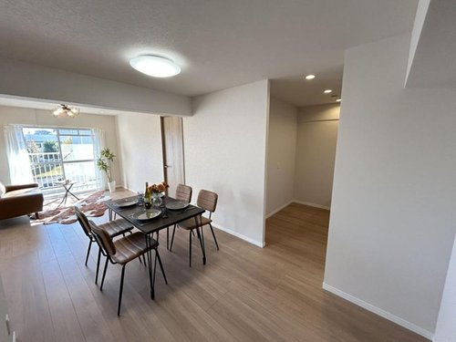 みよしみずほ台サンライトマンションＤ棟の居間・リビング|おしゃれな居間です