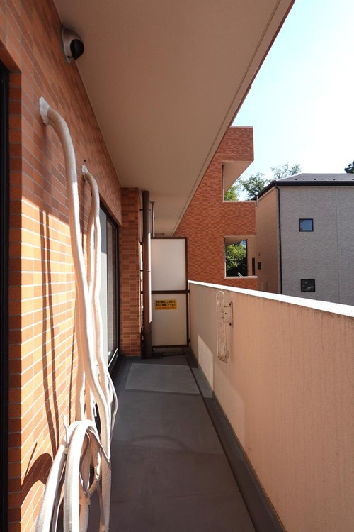 ウイング高崎のバルコニー|暖かな日差しのふりそそぐバルコニー