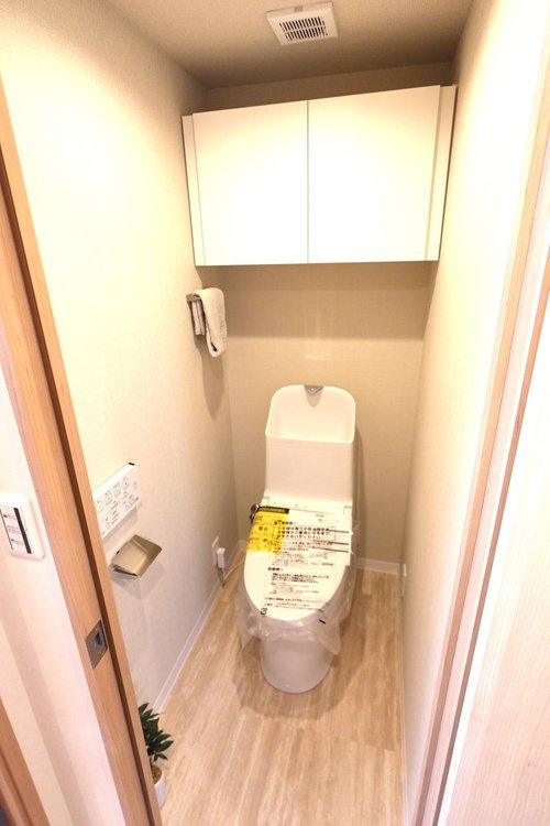 ウイング高崎のトイレ|落ち着いた色調のトイレです