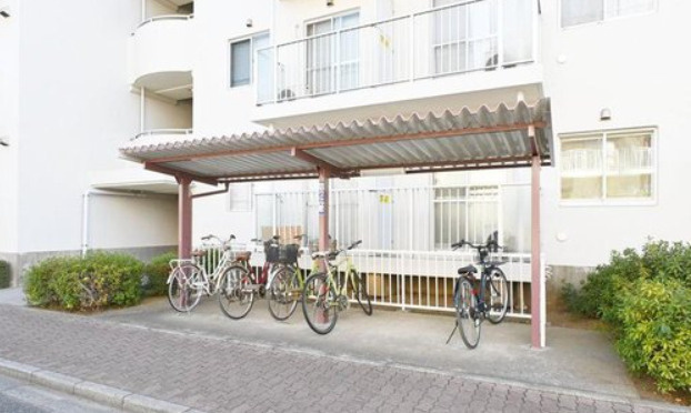 志津グリーンハイツ２号棟の駐輪場