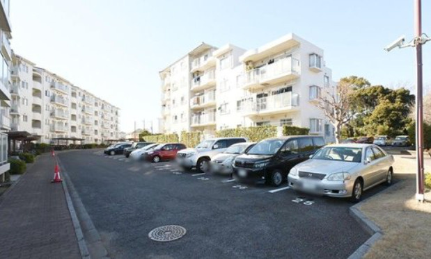 志津グリーンハイツ２号棟の駐車場